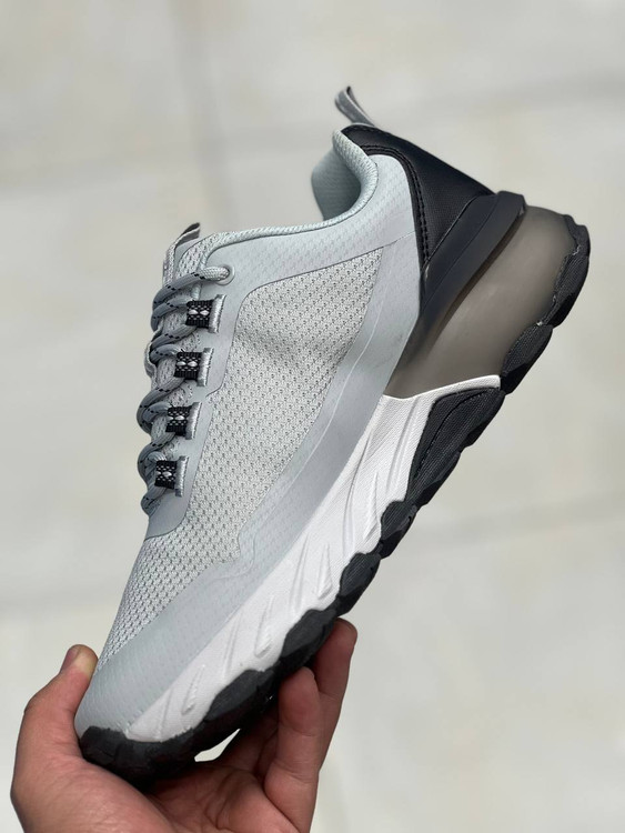 Skechers Max Protect made in Vietnam