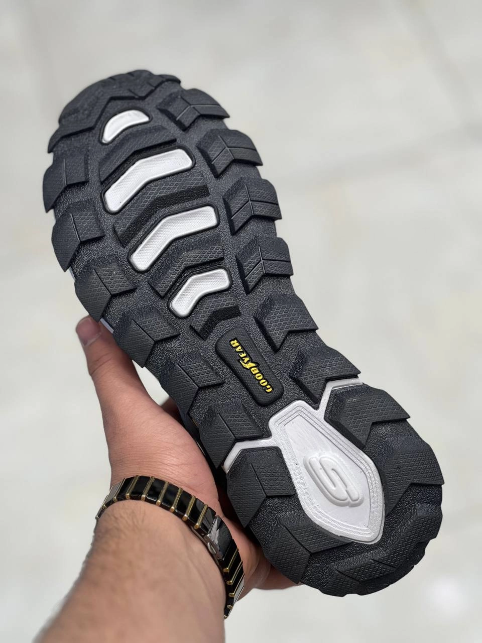 Skechers Max Protect made in Vietnam