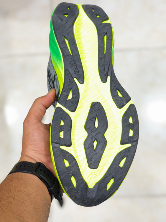 asics novablast 3 made in Vietnam