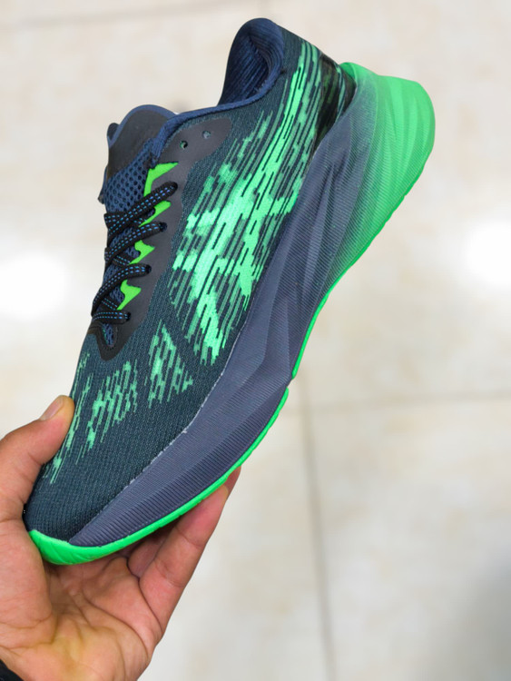 asics novablast 3 made in Vietnam