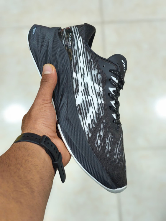 asics novablast 3 made in Vietnam