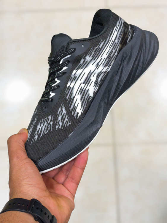 asics novablast 3 made in Vietnam