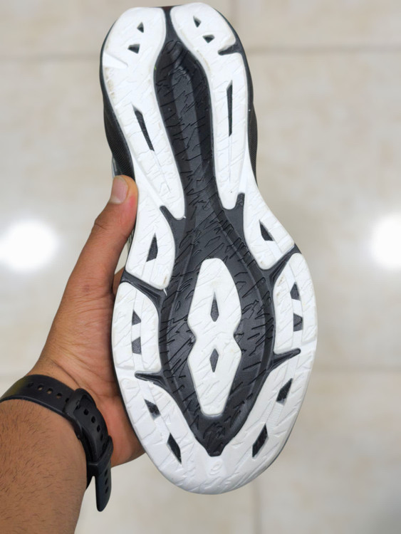 asics novablast 3 made in Vietnam