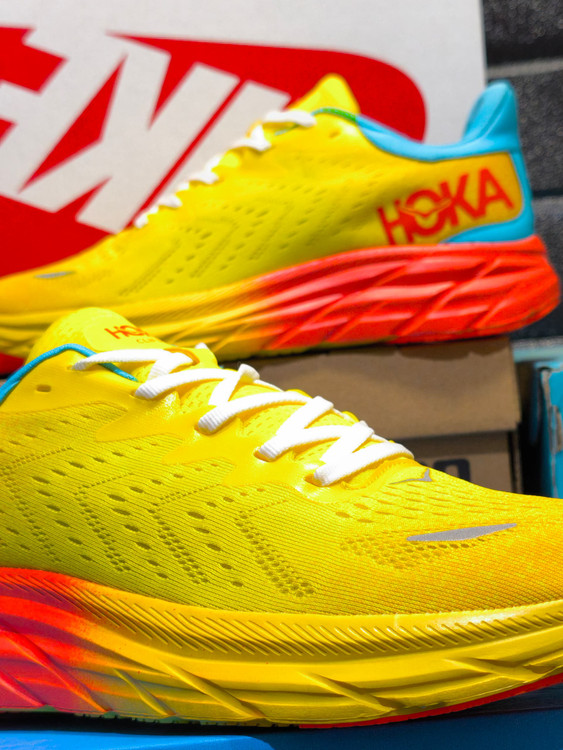 HOKA Clifton 9 Men's – Big Sale on Lightweight Performance