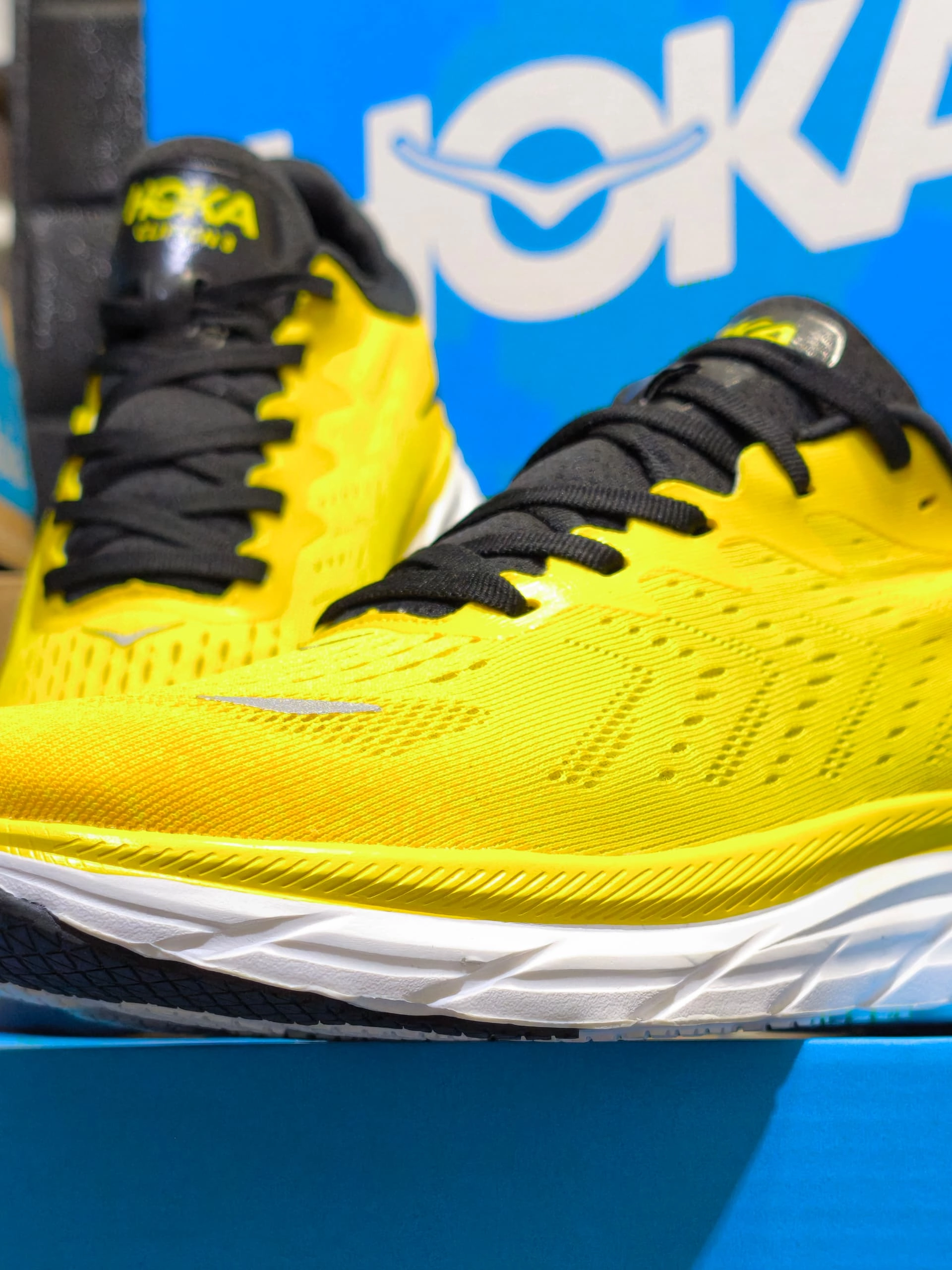 HOKA Clifton 9 Men's – Big Sale on Lightweight Performance