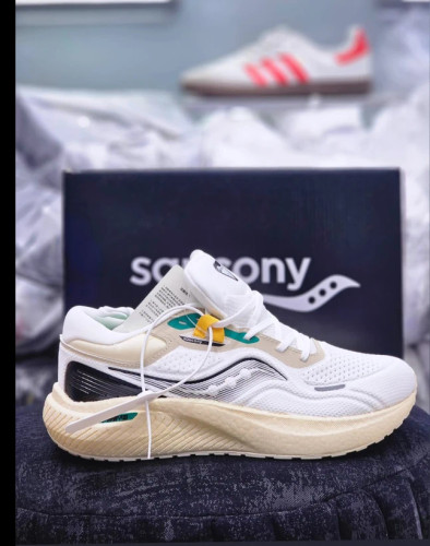 کتونی بروکس مدل Saucony Triumph 19 ساخت ویتنام