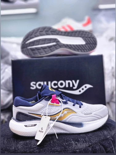 کتونی بروکس مدل Saucony Triumph 19 ساخت ویتنام