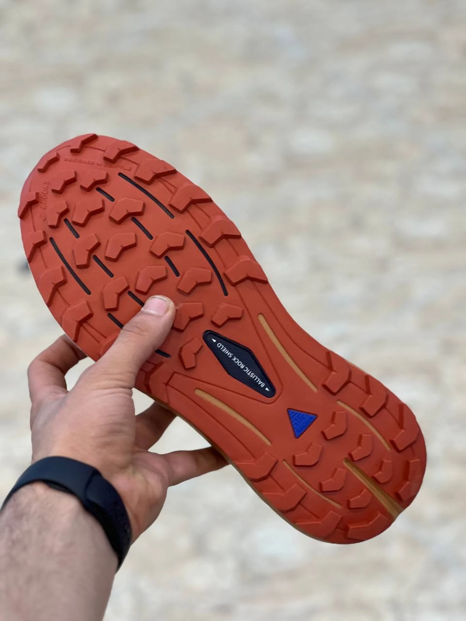 Brooks Cascadia 16 made in Vietnam