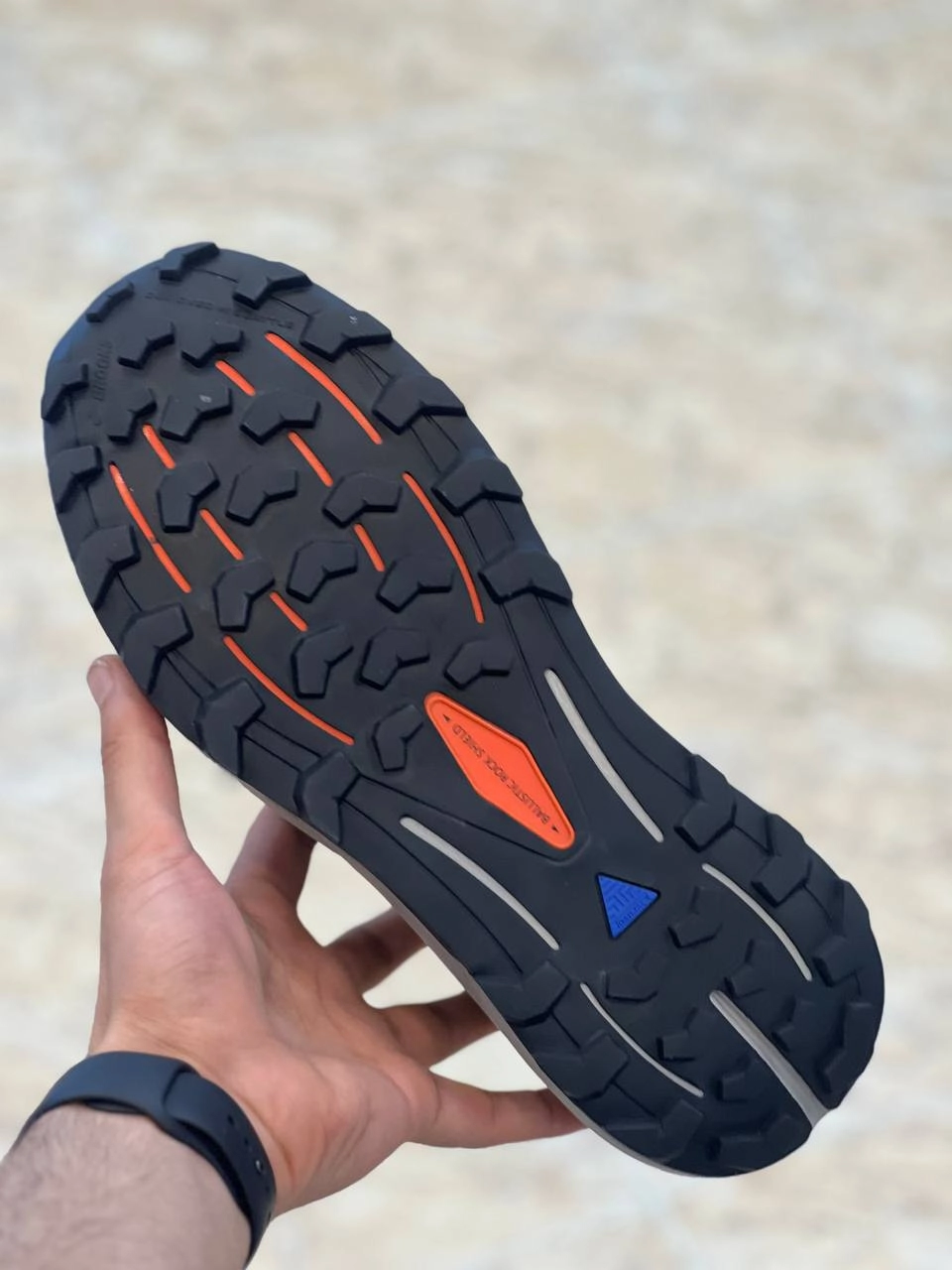 Brooks Cascadia 16 made in Vietnam