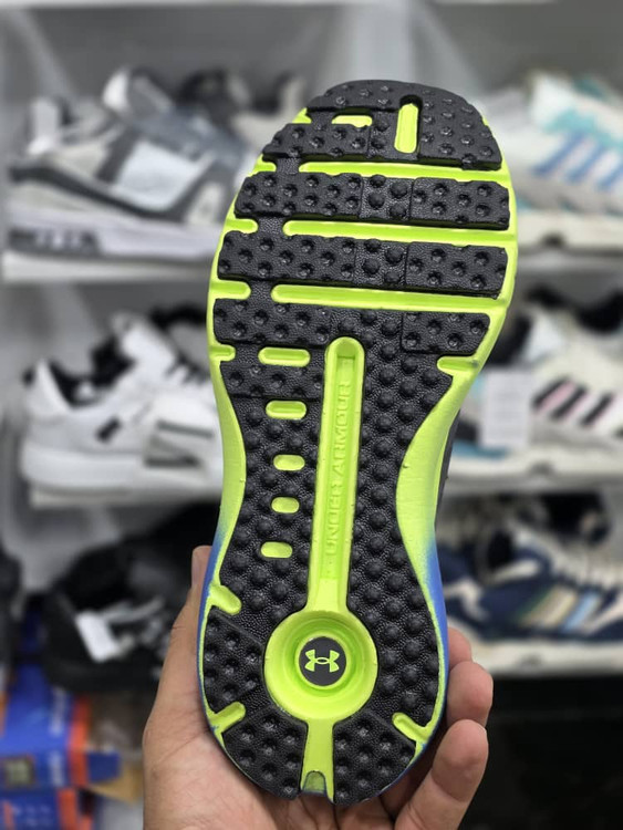 کتونی اندرارمور مدل HOVR ساخت ویتنام