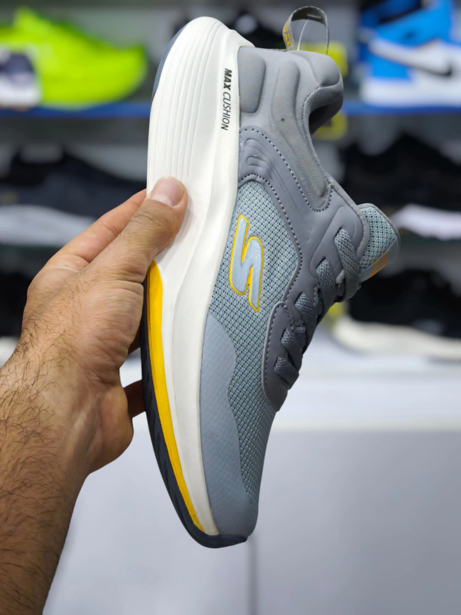 skechers go walk max walker made in Vietnam