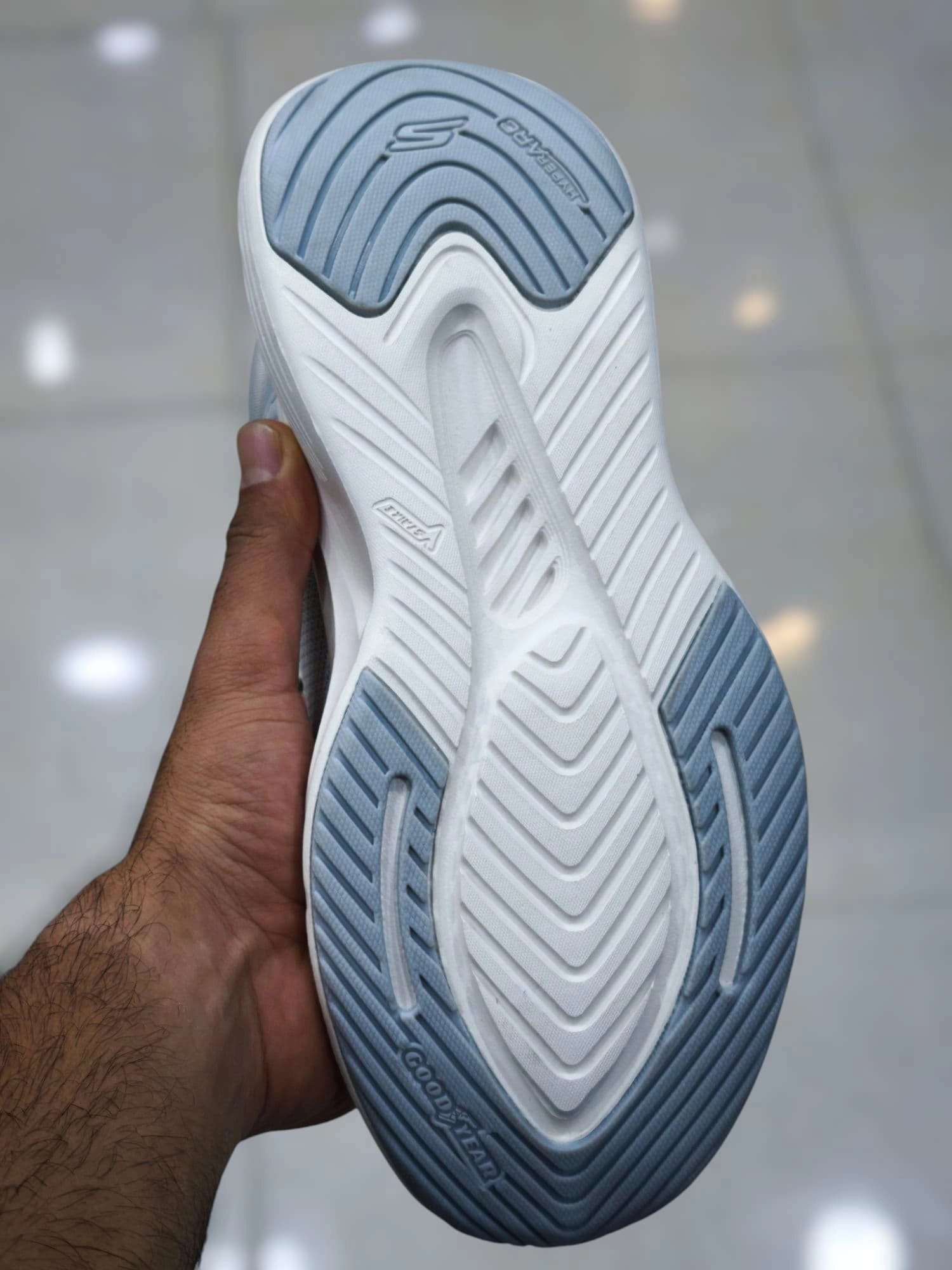 skechers go walk max walker made in Vietnam