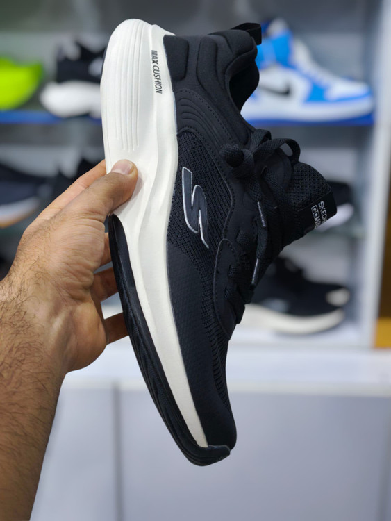 skechers go walk max walker made in Vietnam