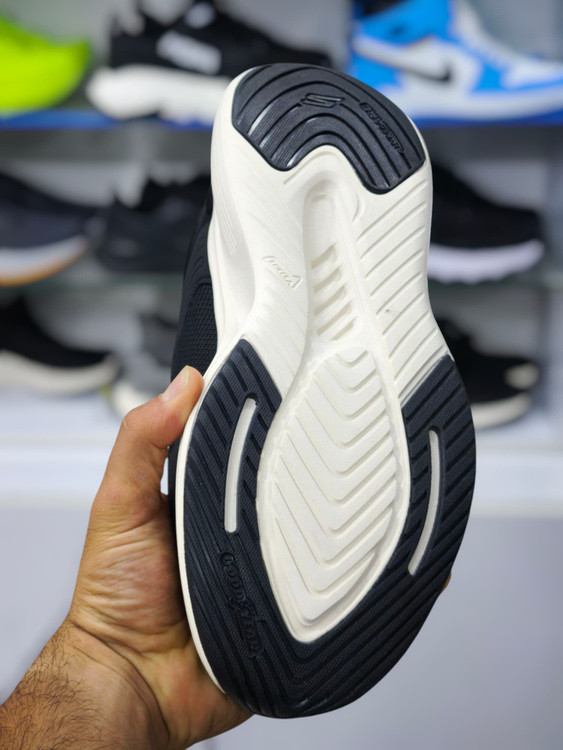 skechers go walk max walker made in Vietnam