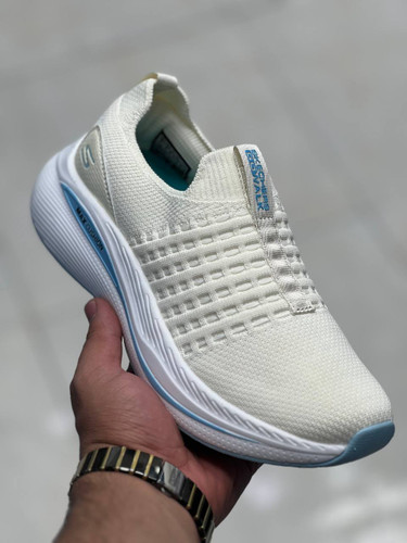 Skechers Max Cushioning made in Vietnam