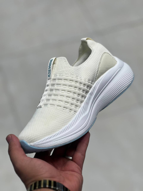 Skechers Max Cushioning made in Vietnam