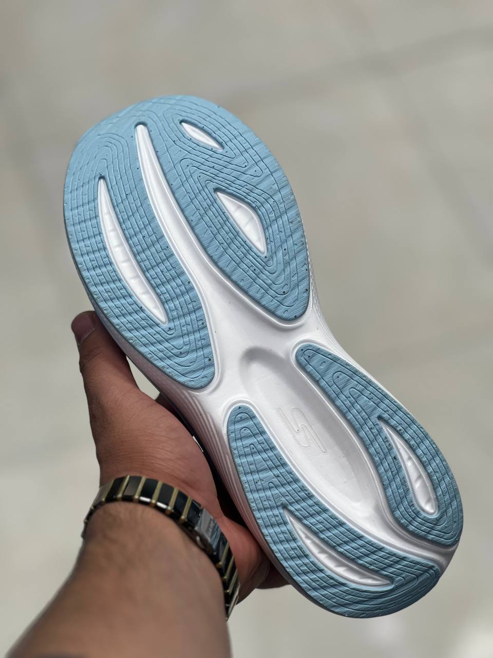 Skechers Max Cushioning made in Vietnam
