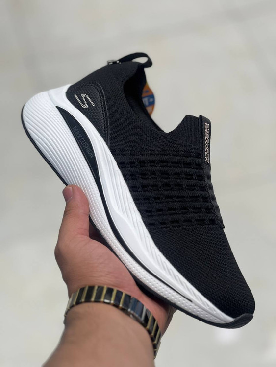 Skechers Max Cushioning made in Vietnam