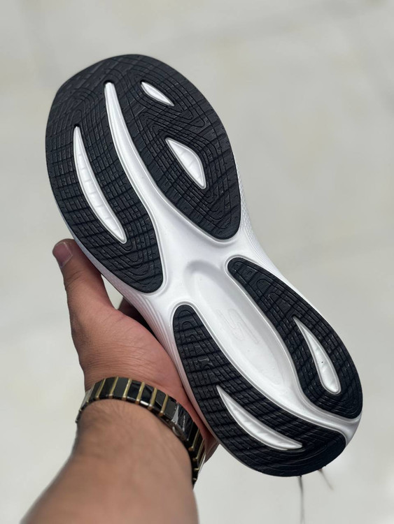 Skechers Max Cushioning made in Vietnam