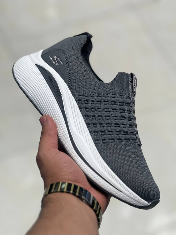 Skechers Max Cushioning made in Vietnam