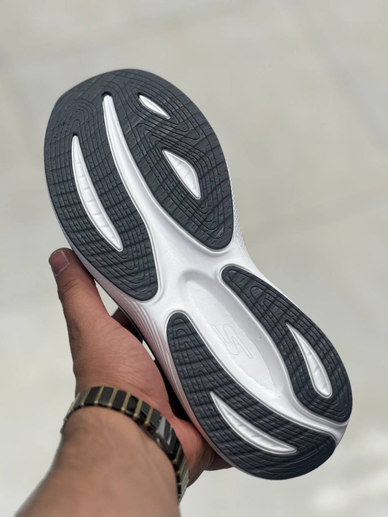 Skechers Max Cushioning made in Vietnam