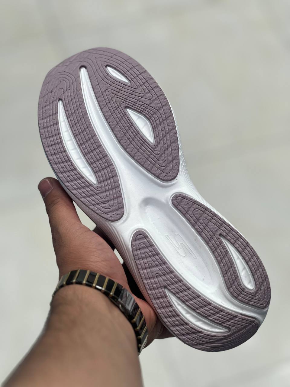 Skechers Max Cushioning made in Vietnam