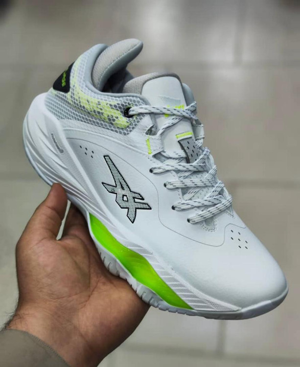 Asics Nova Surge Low made in Vietnam