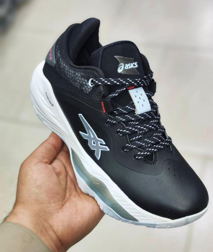 Asics Nova Surge Low made in Vietnam