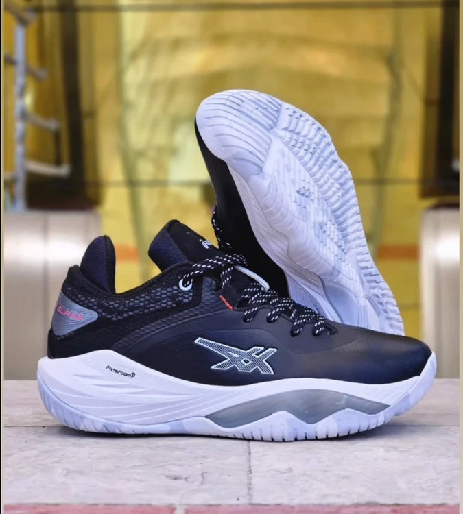 Asics Nova Surge Low made in Vietnam