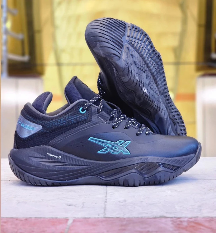 Asics Nova Surge Low made in Vietnam