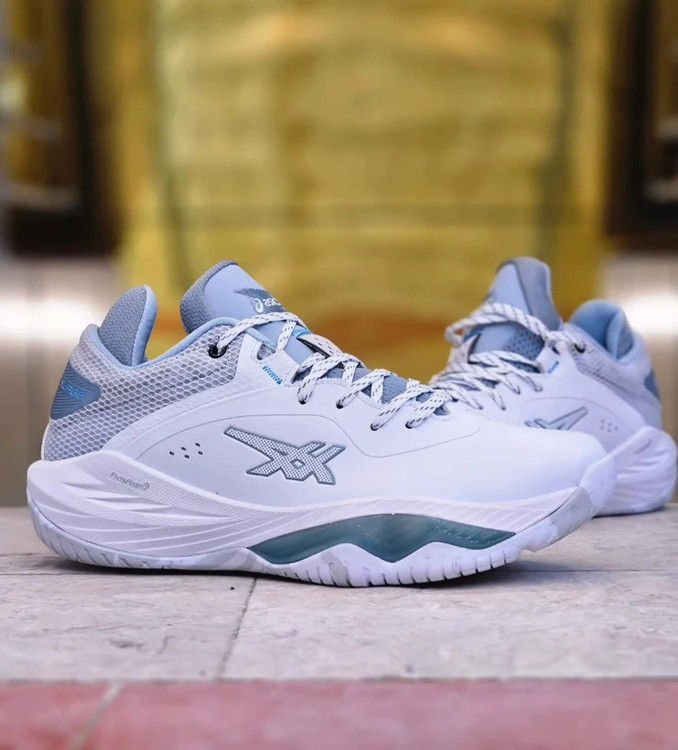 Asics Nova Surge Low made in Vietnam