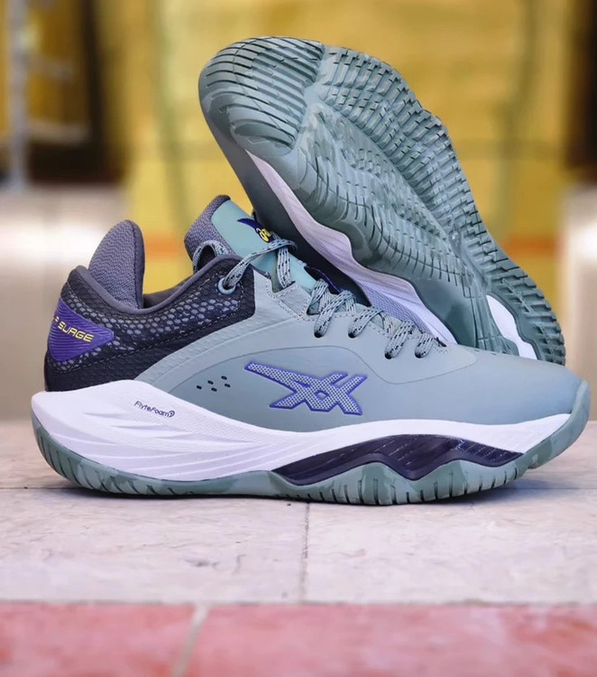 Asics Nova Surge Low made in Vietnam