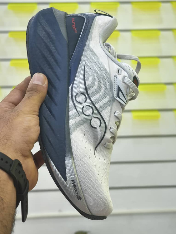 کفش ورزشی ساکونی مدل Triumph 22 سایزبندی 36 تا 45