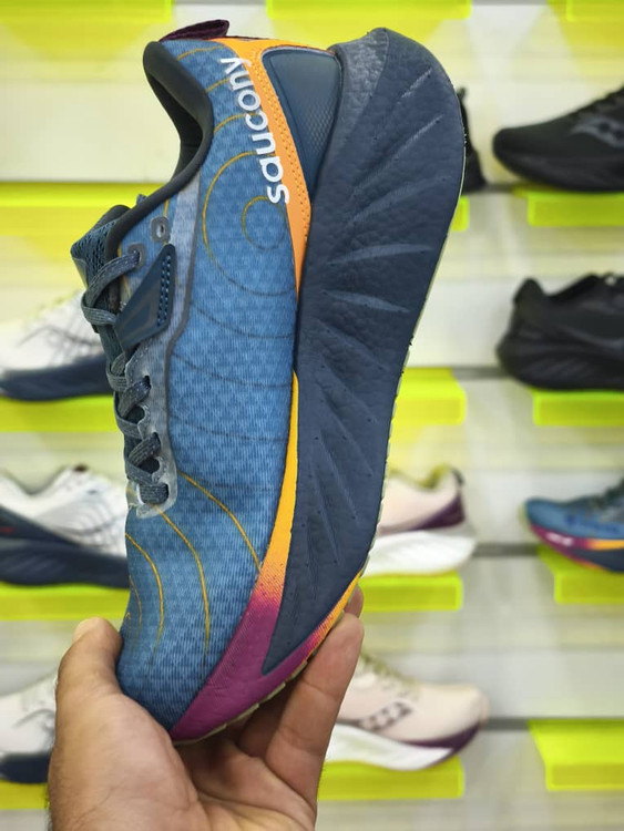 کفش ورزشی ساکونی مدل Triumph 22 سایزبندی 36 تا 45