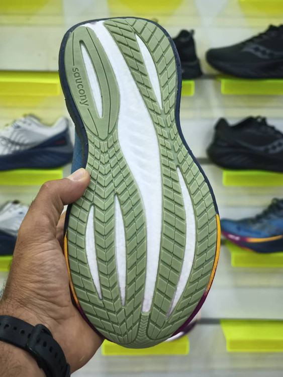 کفش ورزشی ساکونی مدل Triumph 22 سایزبندی 36 تا 45