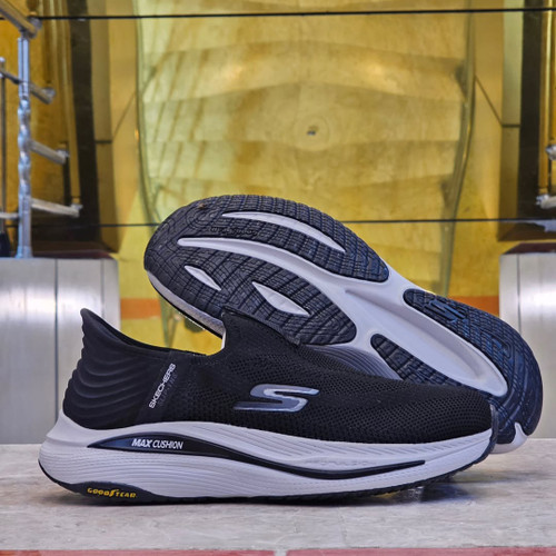 Skechers Max Cushion Slip-Ins