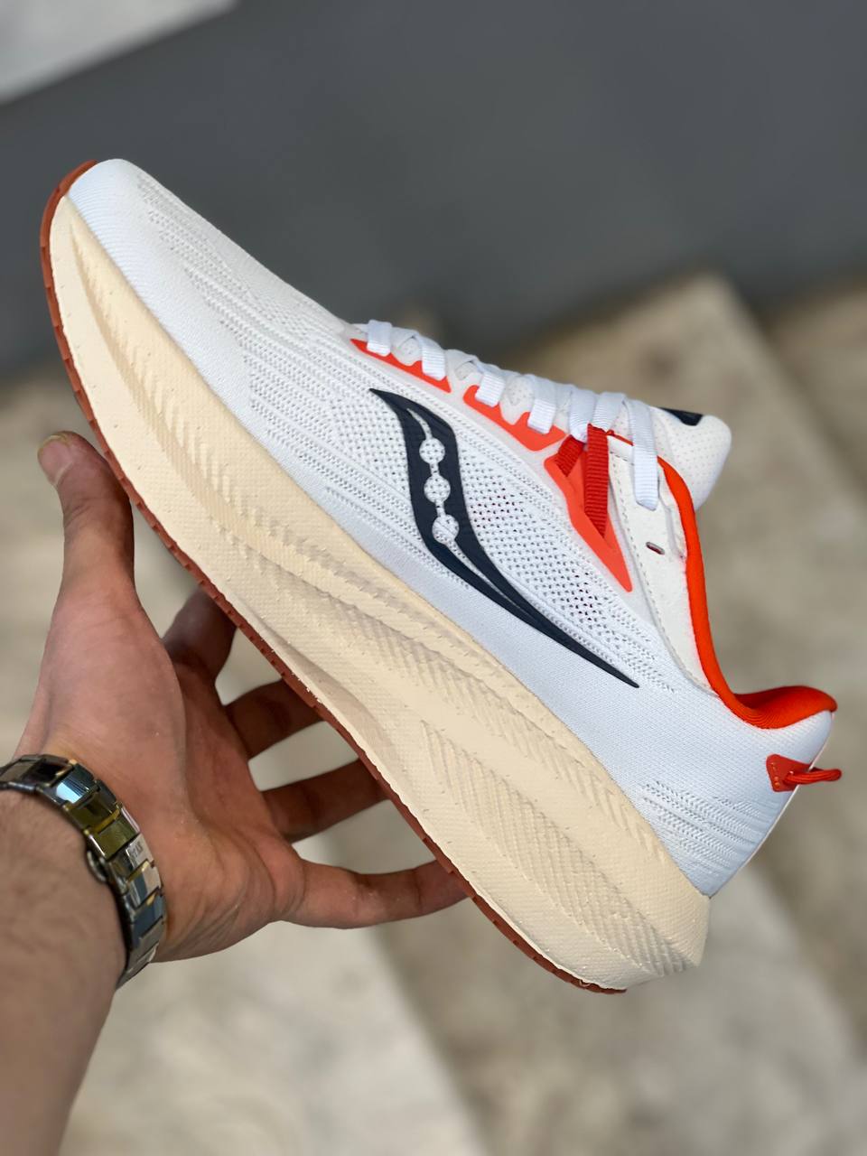 کتونی ساکونی مدل Triumph 21 ساخت ویتنام