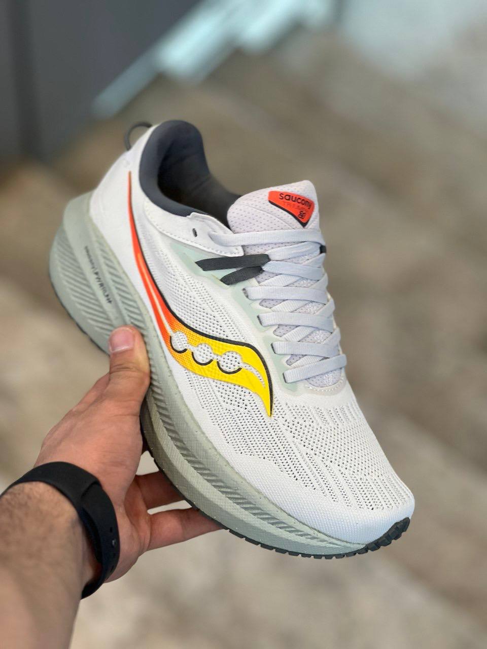 کتونی ساکونی مدل Triumph 21 ساخت ویتنام