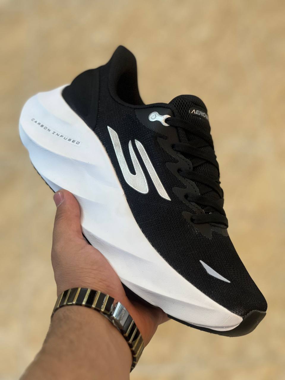 کتونی رانینگ اسکیچرز مدل Aero Burst