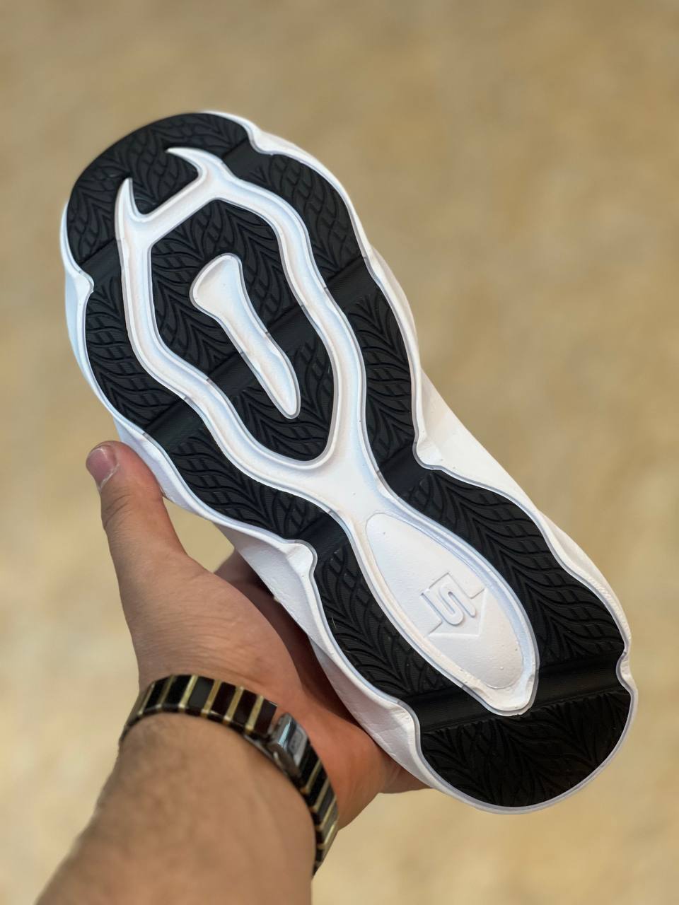 کتونی رانینگ اسکیچرز مدل Aero Burst