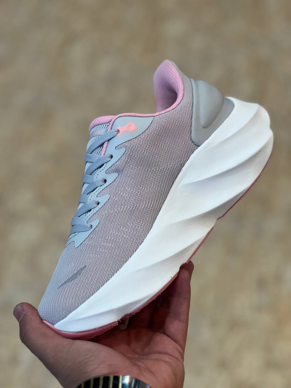 کتونی رانینگ اسکیچرز مدل Aero Burst