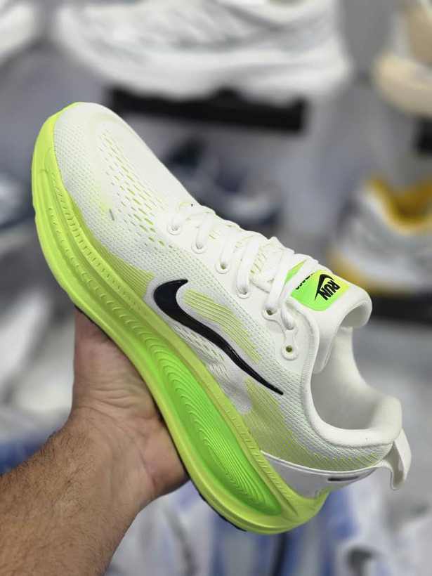 Nike Air Zoom Vomero 18