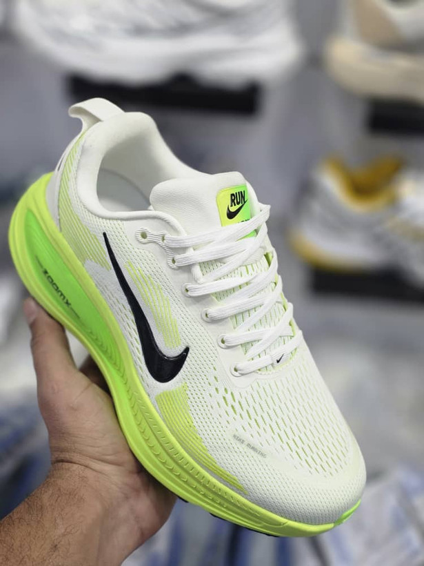 Nike Air Zoom Vomero 18