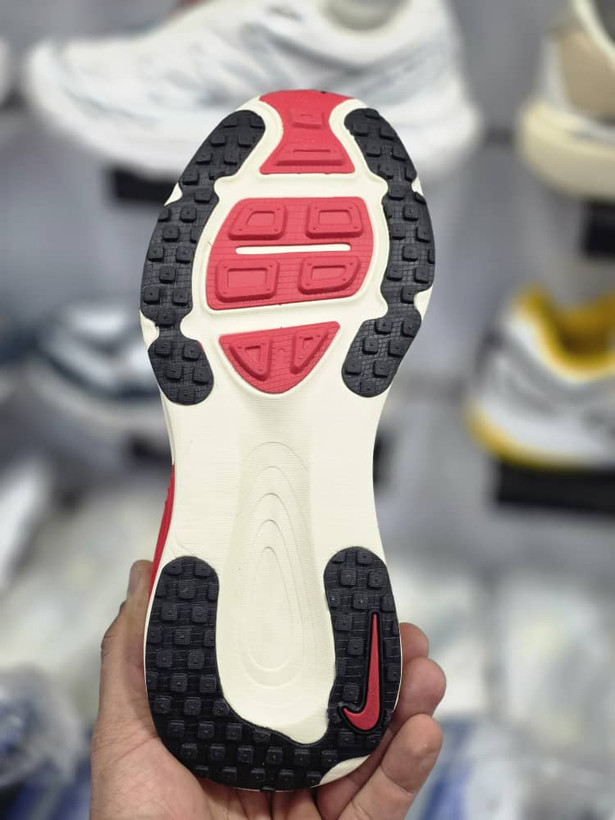 کتونی نایک ومرو ۱۸ سایز ۴۰ تا ۴۵ Nike Air Zoom Vomero 18