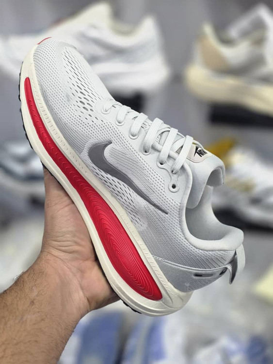 کتونی نایک ومرو ۱۸ سایز ۴۰ تا ۴۵ Nike Air Zoom Vomero 18