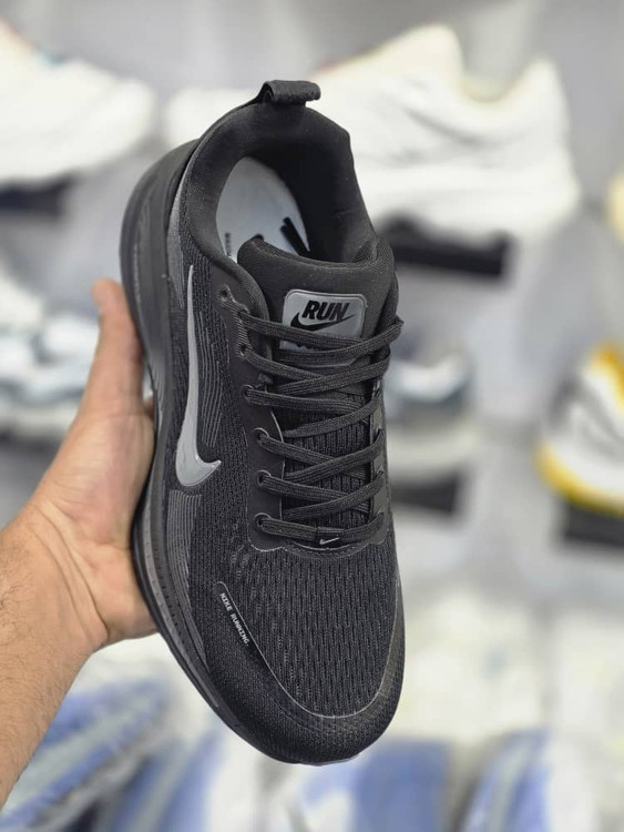 کتونی نایک ومرو ۱۸ سایز ۴۰ تا ۴۵ Nike Air Zoom Vomero 18