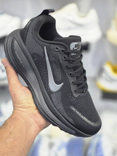 کتونی نایک ومرو ۱۸ سایز ۴۰ تا ۴۵ Nike Air Zoom Vomero 18