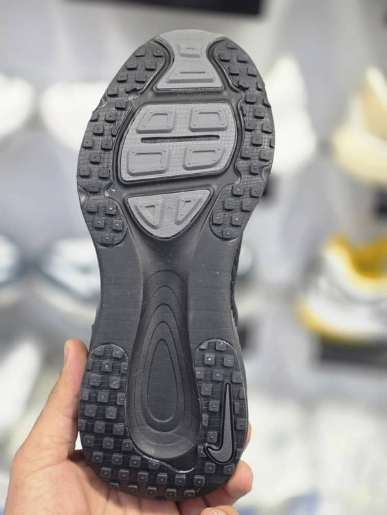 کتونی نایک ومرو ۱۸ سایز ۴۰ تا ۴۵ Nike Air Zoom Vomero 18