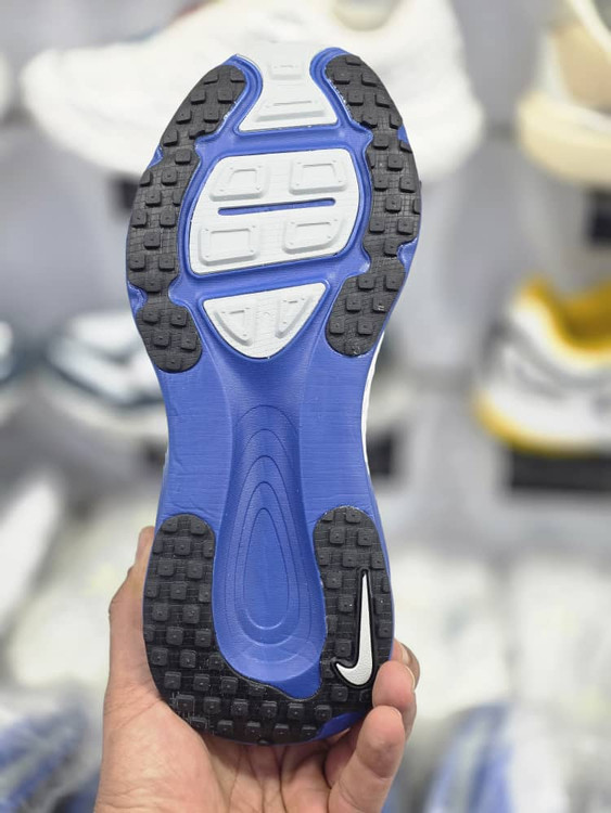 کتونی نایک ومرو ۱۸ سایز ۴۰ تا ۴۵ Nike Air Zoom Vomero 18