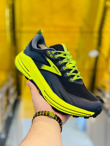 Brooks Cascadia 16 made in Vietnam